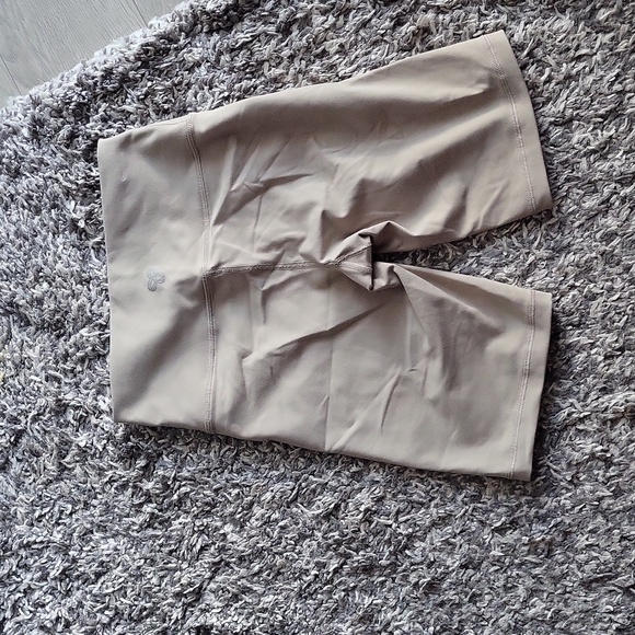 Aritzia TNA Life bike shorts size S 7' length - Picture 5 of 5
